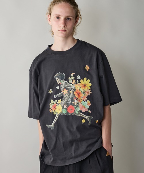 rehacer(レアセル)の「rehacer : Blooming Exit Relax Fit T-Shirt / ブルーミング イクジット リラックスフィットTシャツ(Tシャツ/カットソー・メンズ・スミクロ/グリーン/ブルー・SMALL/MEDIUM/LARGE/X-LARGE)」の15枚目の写真
