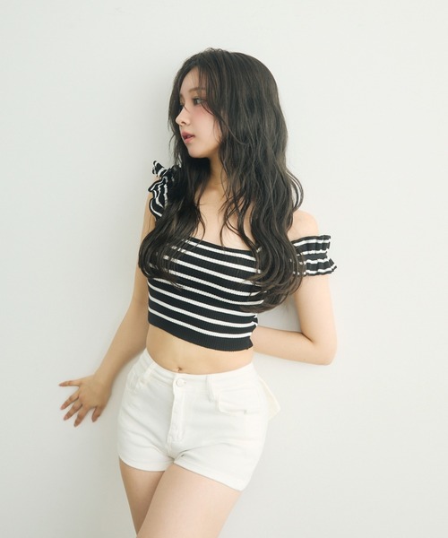 TITTY&CO.（ティティーアンドコー）の「フリル付きニットキャミソール（キャミソール・レディース・ブラック×ホワイト/ベージュ/ホワイト×ブラック/ブラック・FREE）」の22枚目の写真