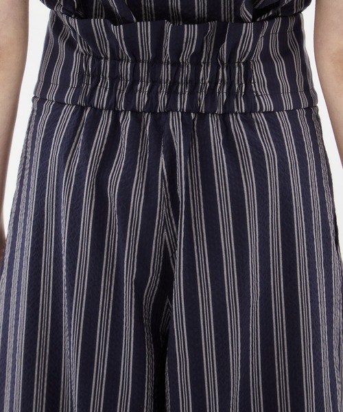 STUDIOUS（ステュディオス）の「【STUDIOUS/ステュディオス】Seersucker Flare Pants/シーサッカーフレアパンツ（その他パンツ・レディース・ブラック/ホワイト/ストライプ・1/2）」の4枚目の写真