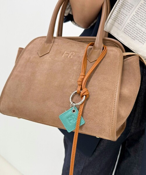 fredy emue（フレディエミュ）の「FRロゴ＆タッセルレザーチャーム（チャーム・レディース・ブラック/ベージュ/ラベンダー/ライトグリーン/キャメル・FREE）」の5枚目の写真