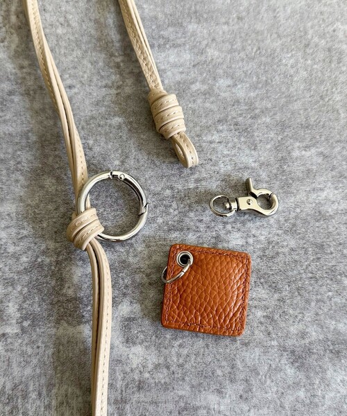 fredy emue（フレディエミュ）の「FRロゴ＆タッセルレザーチャーム（チャーム・レディース・ブラック/ベージュ/ラベンダー/ライトグリーン/キャメル・FREE）」の13枚目の写真