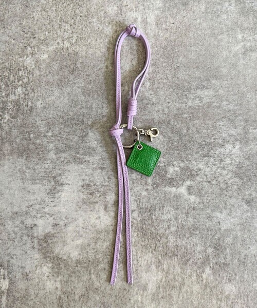 fredy emue（フレディエミュ）の「FRロゴ＆タッセルレザーチャーム（チャーム・レディース・ブラック/ベージュ/ラベンダー/ライトグリーン/キャメル・FREE）」の7枚目の写真