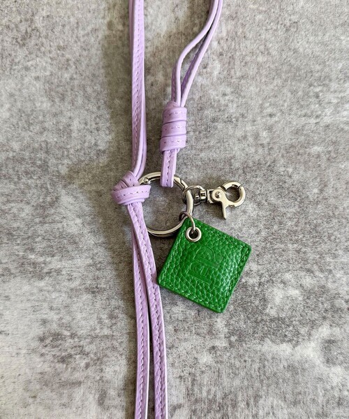 fredy emue（フレディエミュ）の「FRロゴ＆タッセルレザーチャーム（チャーム・レディース・ブラック/ベージュ/ラベンダー/ライトグリーン/キャメル・FREE）」の8枚目の写真