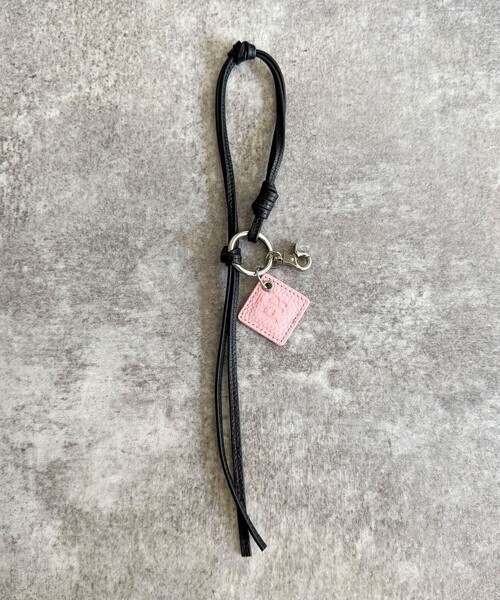 fredy emue（フレディエミュ）の「FRロゴ＆タッセルレザーチャーム（チャーム・レディース・ブラック/ベージュ/ラベンダー/ライトグリーン/キャメル・FREE）」の9枚目の写真