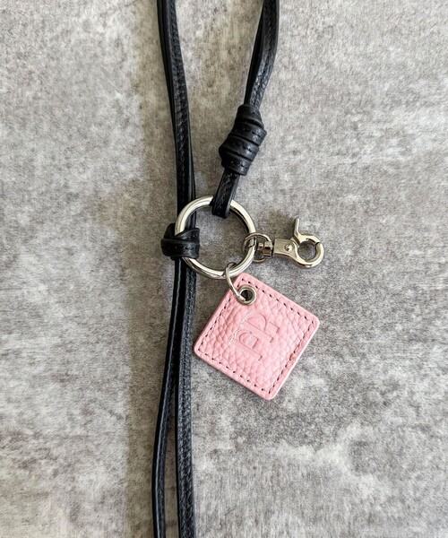 fredy emue（フレディエミュ）の「FRロゴ＆タッセルレザーチャーム（チャーム・レディース・ブラック/ベージュ/ラベンダー/ライトグリーン/キャメル・FREE）」の10枚目の写真