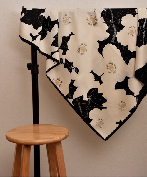 セール】【resonance】花柄 バイカラー シンプル シルクタッチ 大判