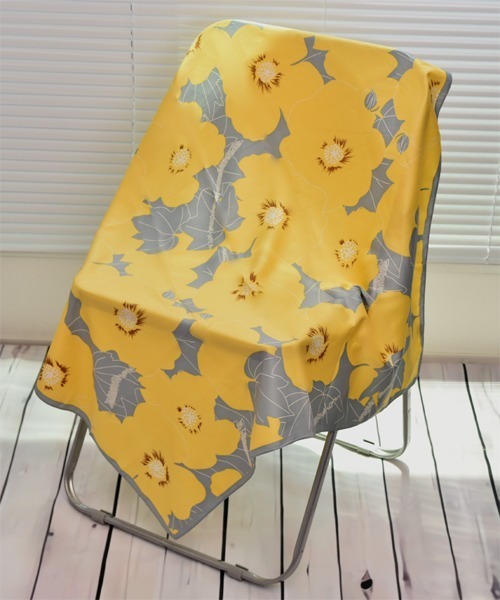 TONE SELECT GOODS（トーンセレクトグッズ）の「【resonance】花柄 バイカラー シンプル シルクタッチ 大判スカーフ【マルチウェイ】（バンダナ/スカーフ・レディース・イエロー系/ブラック系/ベージュ系・FREE）」の6枚目の写真