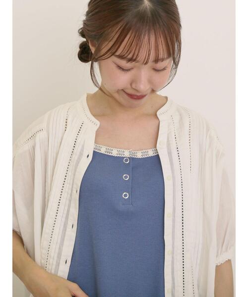 Samansa Mos2（サマンサ モスモス）の「裾レイヤード風レースキャミ（キャミソール・レディース・チャコールグレー/ブルー/キナリ/カーキ・F）」の4枚目の写真