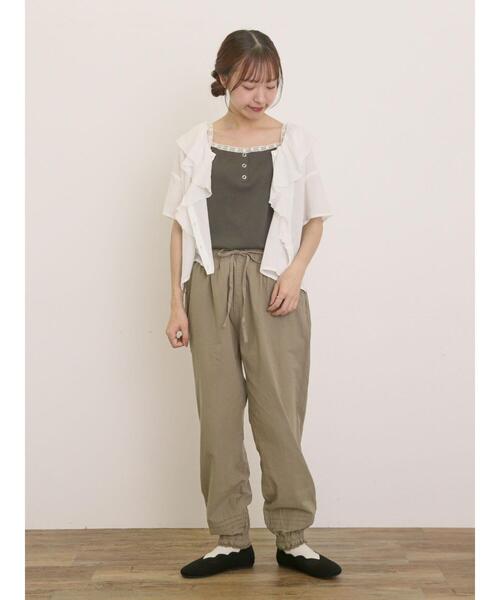 Samansa Mos2（サマンサ モスモス）の「裾レイヤード風レースキャミ（キャミソール・レディース・チャコールグレー/ブルー/キナリ/カーキ・F）」の12枚目の写真