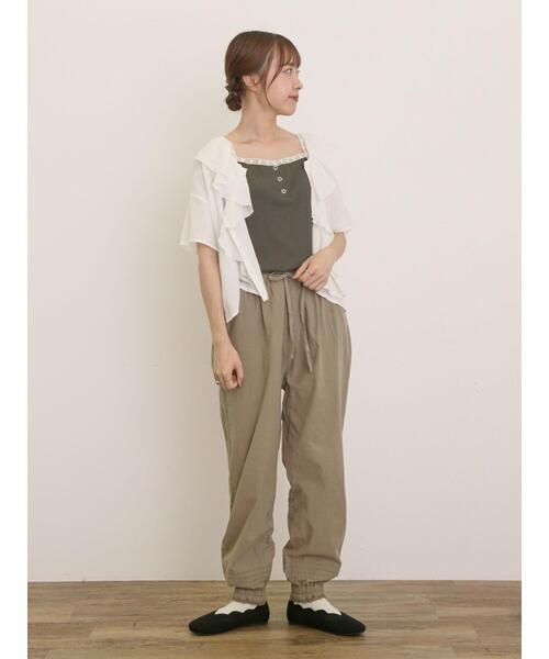 Samansa Mos2（サマンサ モスモス）の「裾レイヤード風レースキャミ（キャミソール・レディース・チャコールグレー/ブルー/キナリ/カーキ・F）」の13枚目の写真