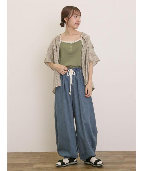 Samansa Mos2（サマンサ モスモス）の「裾レイヤード風レースキャミ（キャミソール・レディース・チャコールグレー/ブルー/キナリ/カーキ・F）」の16枚目の写真