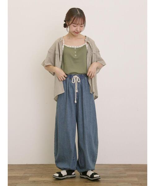 Samansa Mos2（サマンサ モスモス）の「裾レイヤード風レースキャミ（キャミソール・レディース・チャコールグレー/ブルー/キナリ/カーキ・F）」の17枚目の写真