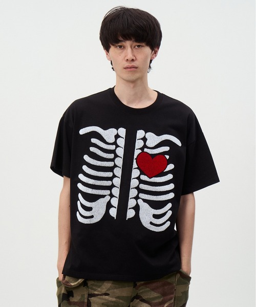 DISCOVERED(ディスカバード)の「I LOVE&HATE SEQUINS DAMAGE TEE(Tシャツ/カットソー・メンズ・ホワイト/ブラック・3/1)」の4枚目の写真
