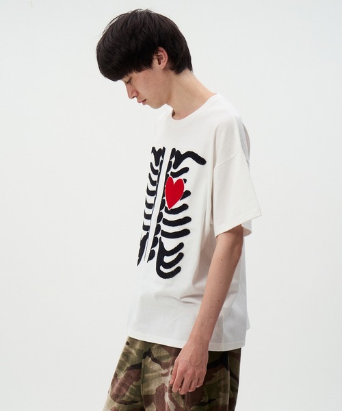DISCOVERED(ディスカバード)の「I LOVE&HATE SEQUINS DAMAGE TEE(Tシャツ/カットソー・メンズ・ホワイト/ブラック・3/1)」の9枚目の写真