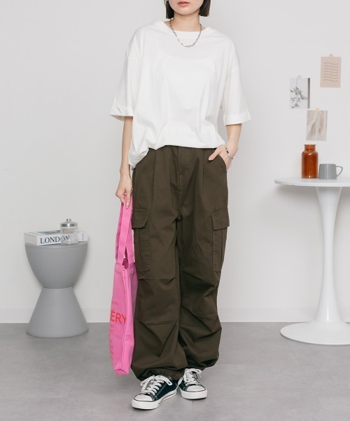 RCD(アールシーディー)の「ロールアップハーフスリーブカットソー(Tシャツ/カットソー・レディース・カーキ/ブラック/杢グレー/オフホワイト・4L~5L/LL~3L/M-L)」の17枚目の写真