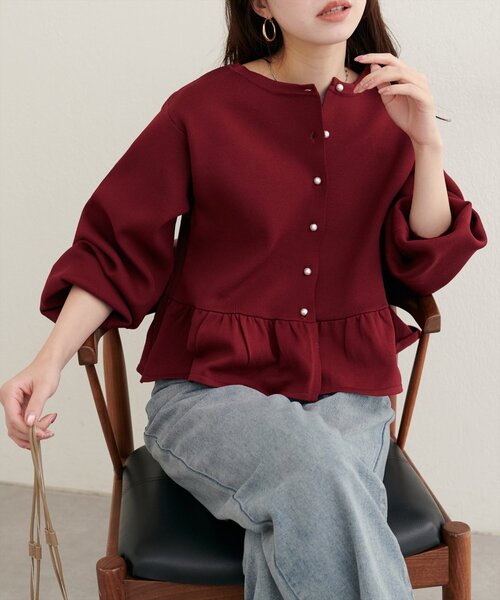 natural couture(ナチュラルクチュール)の「【WEB限定】裾フリルペプラムカーデ(カーディガン/ボレロ・レディース・ボルドー/グレイッシュベージュ/ブラック/オフホワイト/ブルー・FREE)」の5枚目の写真