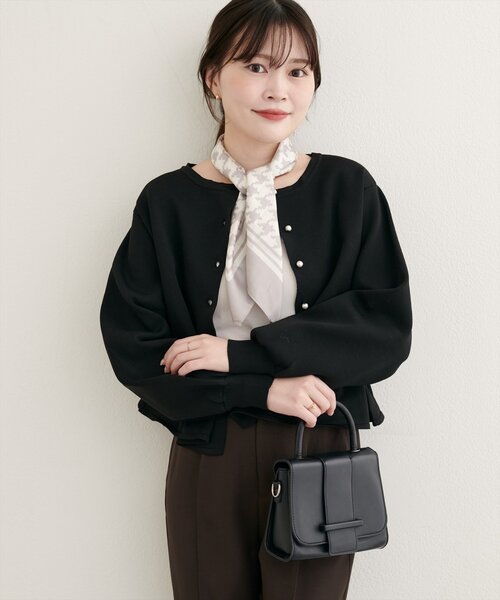 natural couture(ナチュラルクチュール)の「【WEB限定】裾フリルペプラムカーデ(カーディガン/ボレロ・レディース・ボルドー/グレイッシュベージュ/ブラック/オフホワイト/ブルー・FREE)」の2枚目の写真