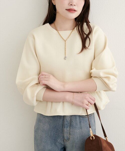 natural couture(ナチュラルクチュール)の「【WEB限定】裾フリルペプラムカーデ(カーディガン/ボレロ・レディース・ボルドー/グレイッシュベージュ/ブラック/オフホワイト/ブルー・FREE)」の7枚目の写真