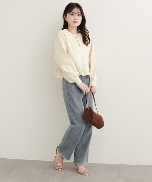 natural couture(ナチュラルクチュール)の「【WEB限定】裾フリルペプラムカーデ(カーディガン/ボレロ・レディース・ボルドー/グレイッシュベージュ/ブラック/オフホワイト/ブルー・FREE)」の10枚目の写真