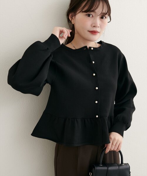 natural couture(ナチュラルクチュール)の「【WEB限定】裾フリルペプラムカーデ(カーディガン/ボレロ・レディース・ボルドー/グレイッシュベージュ/ブラック/オフホワイト/ブルー・FREE)」の11枚目の写真