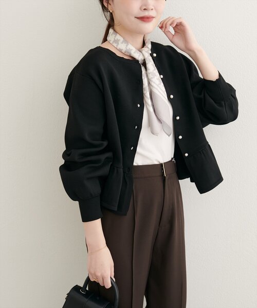 natural couture(ナチュラルクチュール)の「【WEB限定】裾フリルペプラムカーデ(カーディガン/ボレロ・レディース・ボルドー/グレイッシュベージュ/ブラック/オフホワイト/ブルー・FREE)」の14枚目の写真