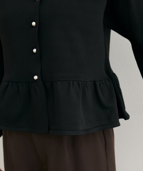 natural couture(ナチュラルクチュール)の「【WEB限定】裾フリルペプラムカーデ(カーディガン/ボレロ・レディース・ボルドー/グレイッシュベージュ/ブラック/オフホワイト/ブルー・FREE)」の21枚目の写真