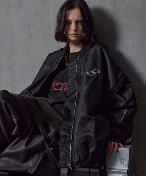 ERAR(エラー)の「【ERAR】ジップアーム2wayハイギミックキルティング中綿MA-1ブルゾン(MA-1・メンズ・ブラック/ワイン・S/M/L/XL)」の2枚目の写真