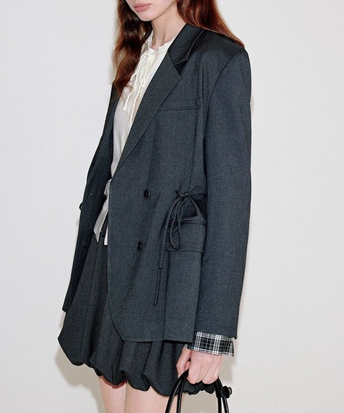 Fano Studios（ファノ ストゥディオズ）の「リボンデザイン テーラードジャケット FQ25W103【Fano Studios】【202AW】（テーラードジャケット・レディース・チャコール・M/S）」の3枚目の写真