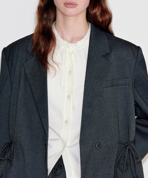 Fano Studios（ファノ ストゥディオズ）の「リボンデザイン テーラードジャケット FQ25W103【Fano Studios】【202AW】（テーラードジャケット・レディース・チャコール・M/S）」の5枚目の写真