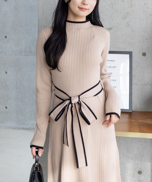 CLEAR BASIC（クリアベーシック）の「配色リボンフレアロングニットワンピース[大人 フェミニン 上品]≪AW新作≫（ワンピース・レディース・ベージュ/ブラック・F）」の4枚目の写真