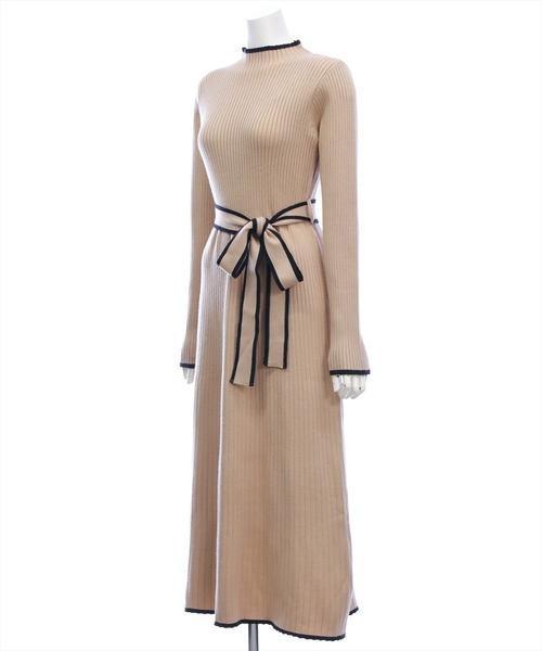 CLEAR BASIC（クリアベーシック）の「配色リボンフレアロングニットワンピース[大人 フェミニン 上品]≪AW新作≫（ワンピース・レディース・ベージュ/ブラック・F）」の5枚目の写真