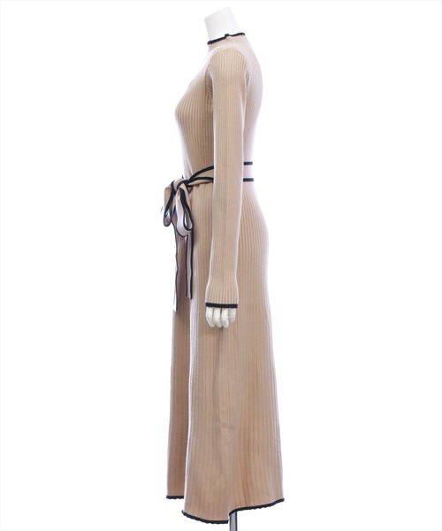 CLEAR BASIC（クリアベーシック）の「配色リボンフレアロングニットワンピース[大人 フェミニン 上品]≪AW新作≫（ワンピース・レディース・ベージュ/ブラック・F）」の6枚目の写真