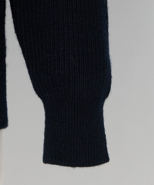 LOEFF(ロエフ)の「<LOEFF>スリットネック ニット プルオーバー(ニット/セーター・レディース・オフホワイト/ネイビー・FREE)」の14枚目の写真