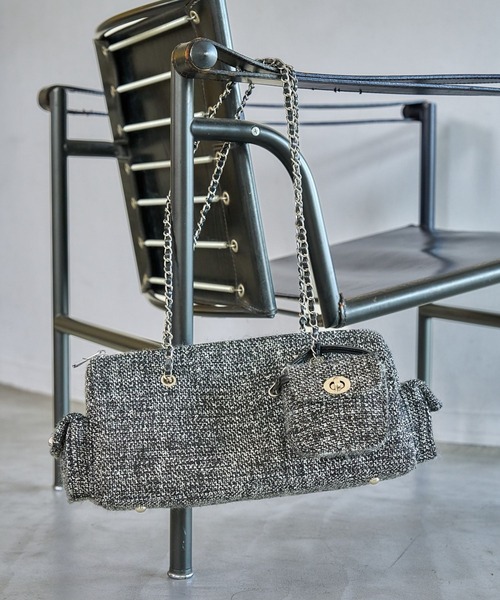 HARE（ハレ）の「ツイードチャームツキバッグ(HARE)（ハンドバッグ・レディース・グレー/ブラック・FREE）」の2枚目の写真