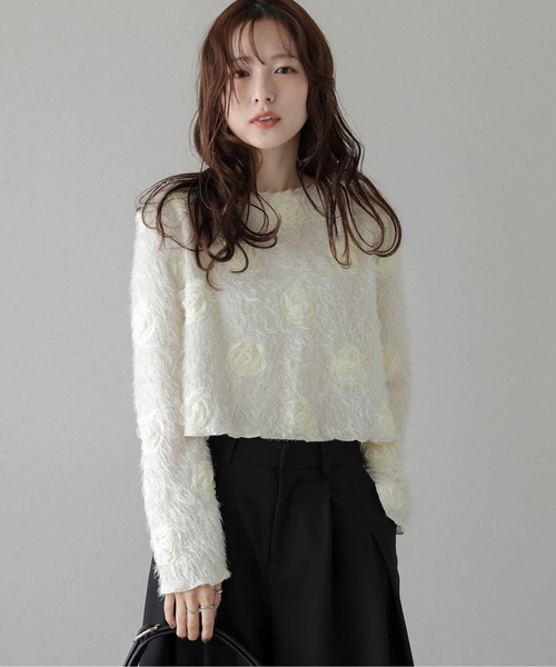 AMELY(エミリー)の「フラワーモチーフフェザーニット(ニット/セーター・レディース・アイボリー/ブラック・フリー)」の2枚目の写真