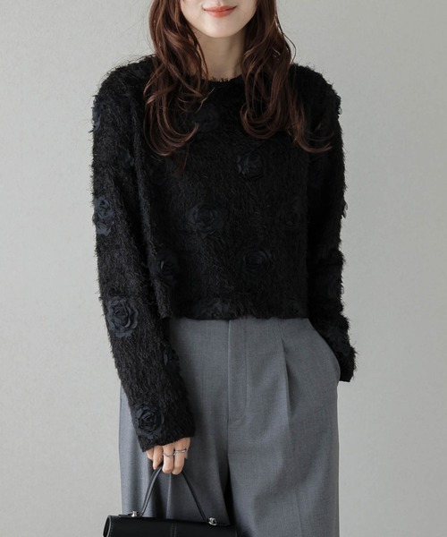 AMELY(エミリー)の「フラワーモチーフフェザーニット(ニット/セーター・レディース・アイボリー/ブラック・フリー)」の1枚目の写真