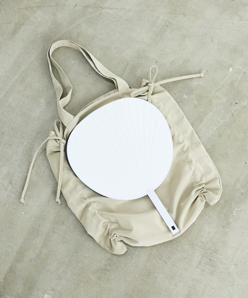 soeur（スール）の「SOEUR/シャーリングトート/うちわもすっぽり/推し活にもおすすめ/A4サイズ（トートバッグ・レディース・ベージュ/その他1/ブラック・フリー）」の7枚目の写真