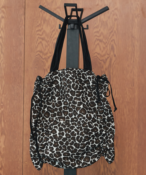 soeur（スール）の「SOEUR/シャーリングトート/うちわもすっぽり/推し活にもおすすめ/A4サイズ（トートバッグ・レディース・ベージュ/その他1/ブラック・フリー）」の8枚目の写真