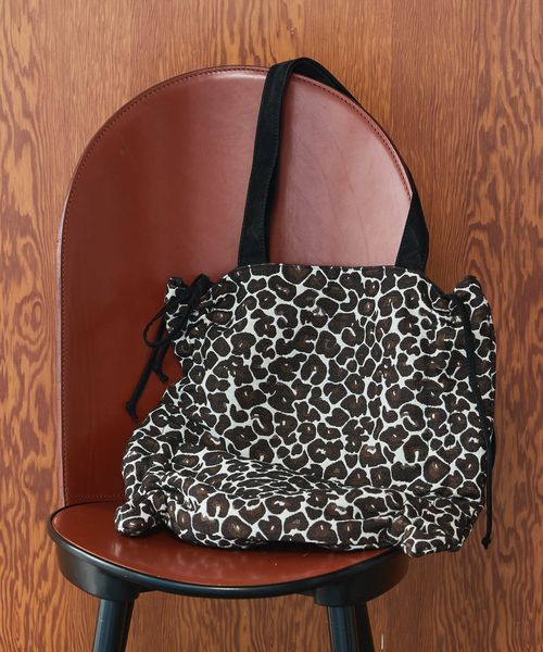 soeur（スール）の「SOEUR/シャーリングトート/うちわもすっぽり/推し活にもおすすめ/A4サイズ（トートバッグ・レディース・ベージュ/その他1/ブラック・フリー）」の9枚目の写真