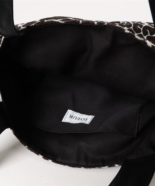 soeur（スール）の「SOEUR/シャーリングトート/うちわもすっぽり/推し活にもおすすめ/A4サイズ（トートバッグ・レディース・ベージュ/その他1/ブラック・フリー）」の5枚目の写真