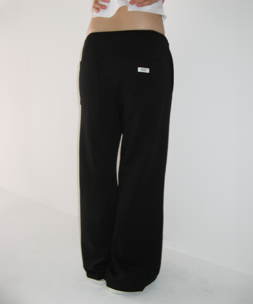 RONRON(ロンロン)の「LOW RISE TRAINING PANTS BLACK(スウェットパンツ・レディース・その他・FREE)」の3枚目の写真