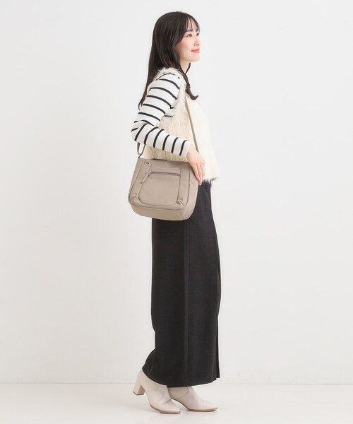 SHOO・LA・RUE（シューラルー）の「前ポケットショルダーバッグ（ショルダーバッグ・レディース・グレー/キャメル/ブラック・00）」の9枚目の写真