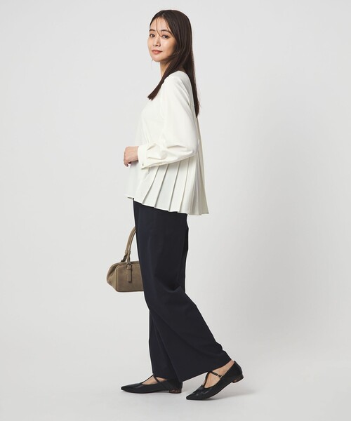 green label relaxing（グリーンレーベルリラクシング）の「［size SHORTあり］パウドレ プリーツ ブラウス ウォッシャブル ストレッチ（シャツ/ブラウス・レディース・ネイビー/ナチュラル/オフホワイト/ブラック・SHORT/FREE）」の18枚目の写真