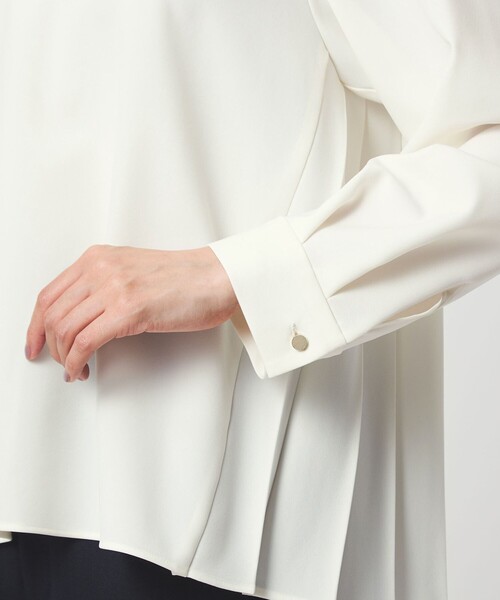 green label relaxing（グリーンレーベルリラクシング）の「［size SHORTあり］パウドレ プリーツ ブラウス ウォッシャブル ストレッチ（シャツ/ブラウス・レディース・ネイビー/ナチュラル/オフホワイト/ブラック・SHORT/FREE）」の14枚目の写真