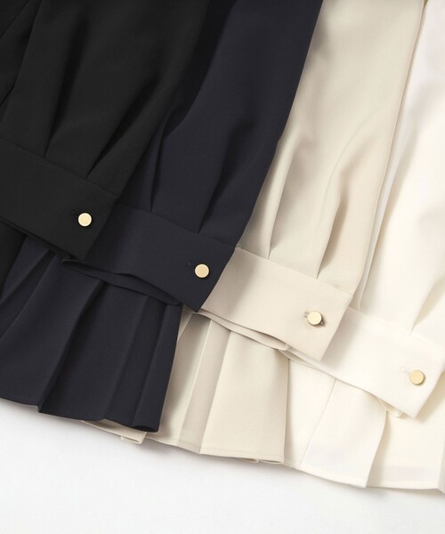 green label relaxing（グリーンレーベルリラクシング）の「［size SHORTあり］パウドレ プリーツ ブラウス ウォッシャブル ストレッチ（シャツ/ブラウス・レディース・ネイビー/ナチュラル/オフホワイト/ブラック・SHORT/FREE）」の9枚目の写真