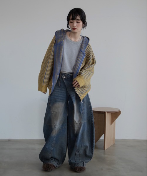 VACANCY（ヴァカンシー）の「ラップライク裾デザインワイドデニム（デニムパンツ・メンズ・ブラック/ブルー・MEDIUM/LARGE/X-LARGE）」の3枚目の写真