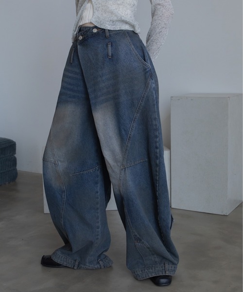 VACANCY（ヴァカンシー）の「ラップライク裾デザインワイドデニム（デニムパンツ・メンズ・ブラック/ブルー・MEDIUM/LARGE/X-LARGE）」の10枚目の写真