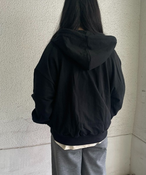 WORLD WIDE LOVE!(ワールドワイドラブ)の「YOU!!パーカー(パーカー・レディース・ブラック/オフホワイト/トップグレー・1)」の2枚目の写真