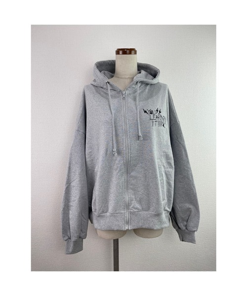 WORLD WIDE LOVE!(ワールドワイドラブ)の「YOU!!パーカー(パーカー・レディース・ブラック/オフホワイト/トップグレー・1)」の3枚目の写真