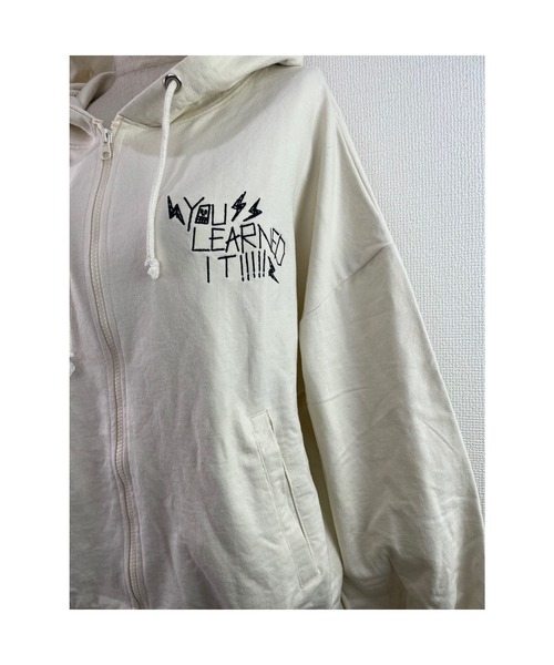 WORLD WIDE LOVE!(ワールドワイドラブ)の「YOU!!パーカー(パーカー・レディース・ブラック/オフホワイト/トップグレー・1)」の5枚目の写真